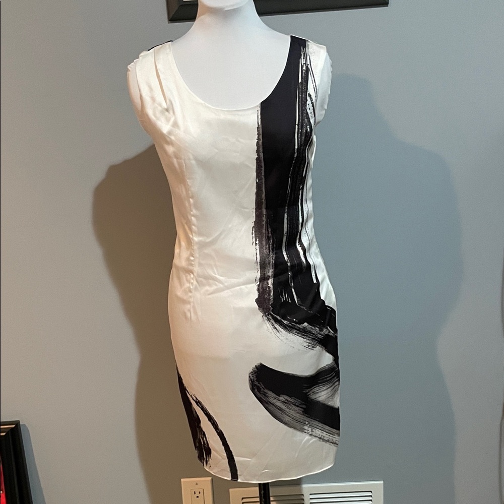 Elegant Black and White Sheath Dress Size